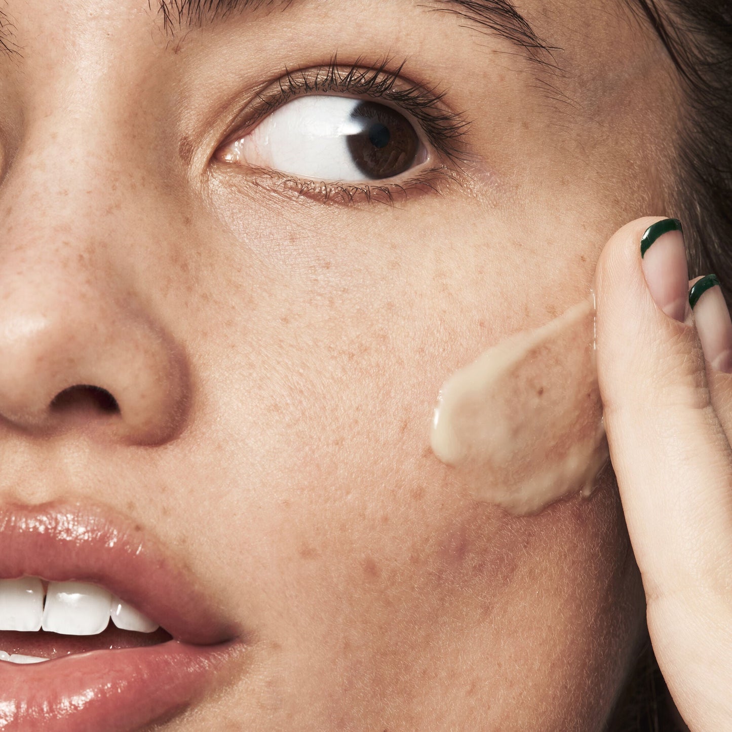blemish-breakthrough-acne-calming-water-cream-h3 021522_Isabella_Acne_After_0462_FINAL_IGF_9e5f70b6-f47c-4bf3-9a7f-a9f223867f61.jpg