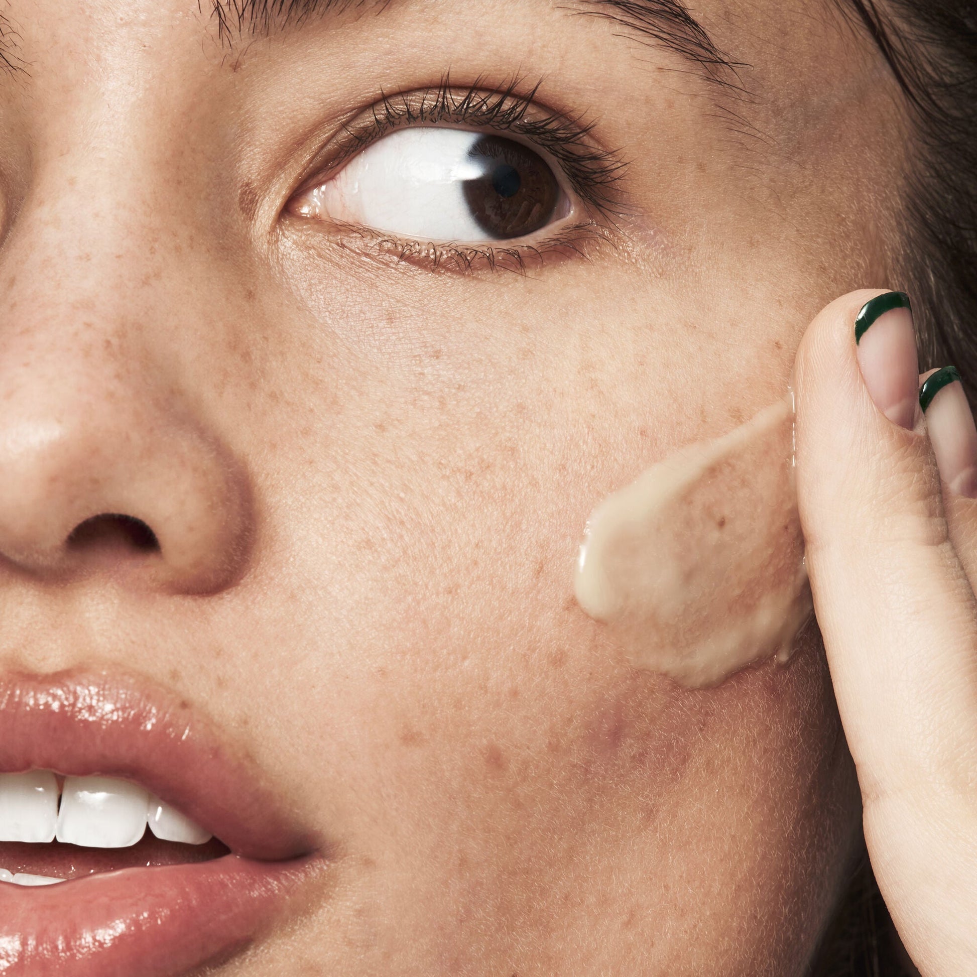 blemish-breakthrough-acne-calming-water-cream-h3 021522_Isabella_Acne_After_0462_FINAL_IGF_9e5f70b6-f47c-4bf3-9a7f-a9f223867f61.jpg