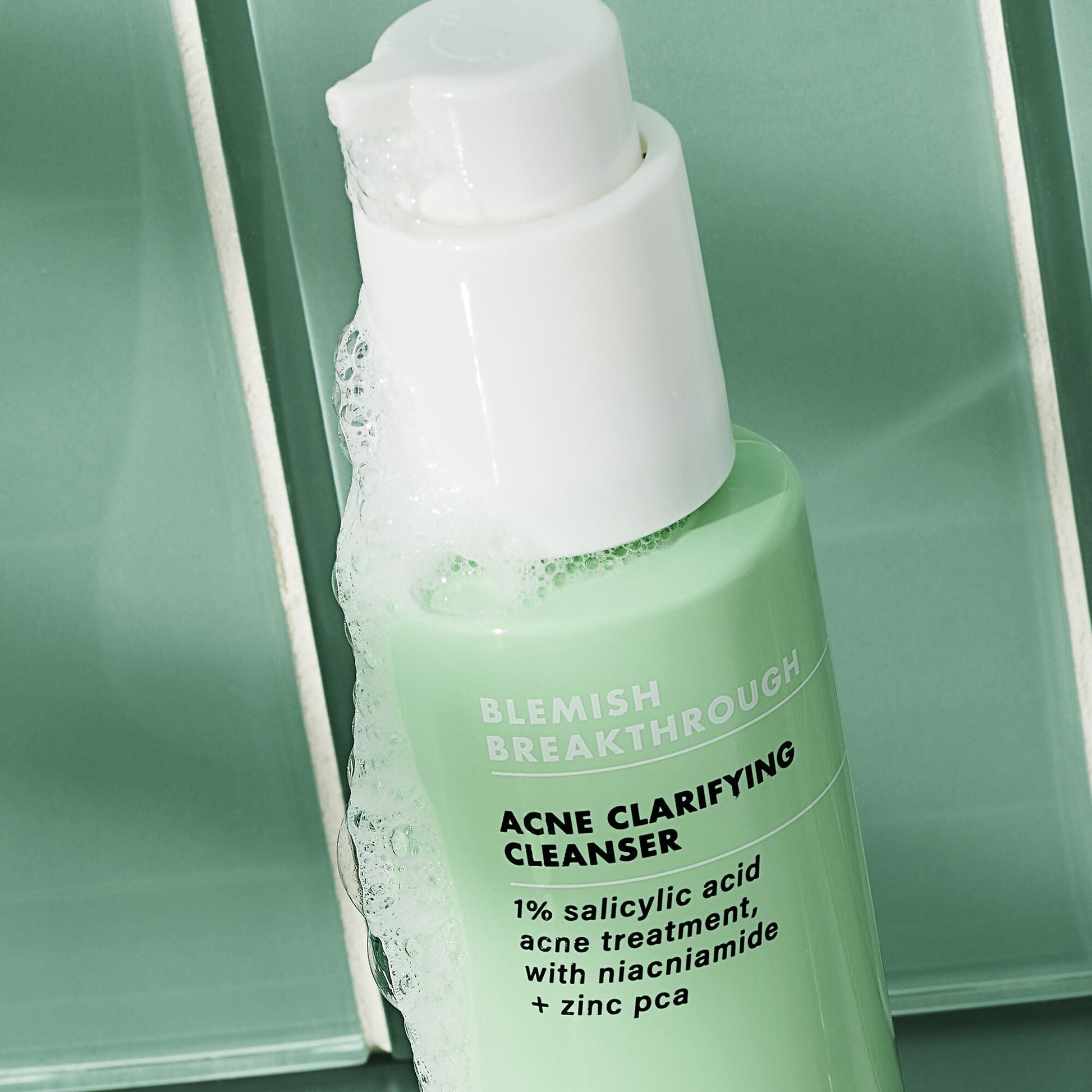 blemish-breakthrough-acne-clarifying-cleanser-u3 02_021622_SL_BT_Cleanser_Back_Lighter_0129_FStack_FINAL_IGF_V2_eb5b7c7b-2de7-4b4a-8d54-43ee3b07523f.jpg