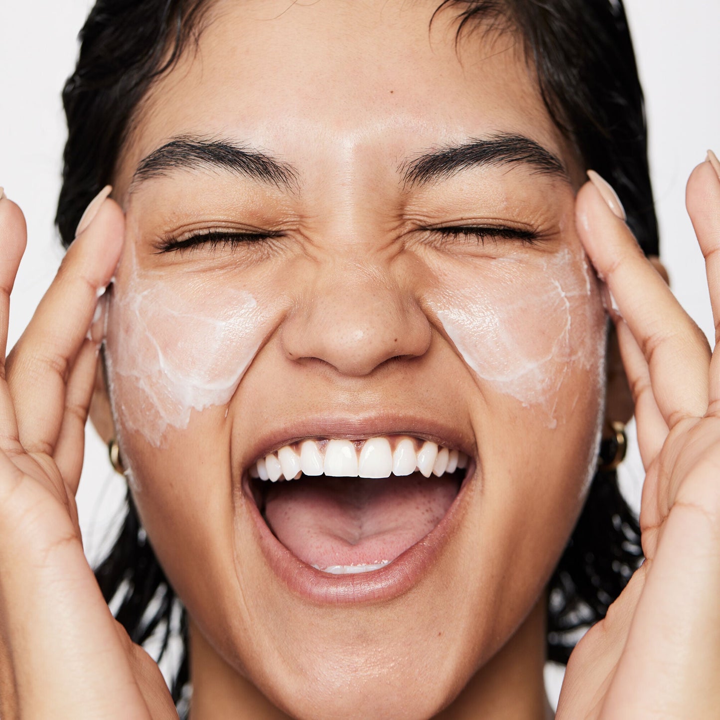 pure-skin-moisturizer-a7 040822_Model_Pure-Moisturizer_200_RT2-V1_RGB040822_Model_Pure-Moisturizer_200_RT2-V1_V1_IGF.jpg