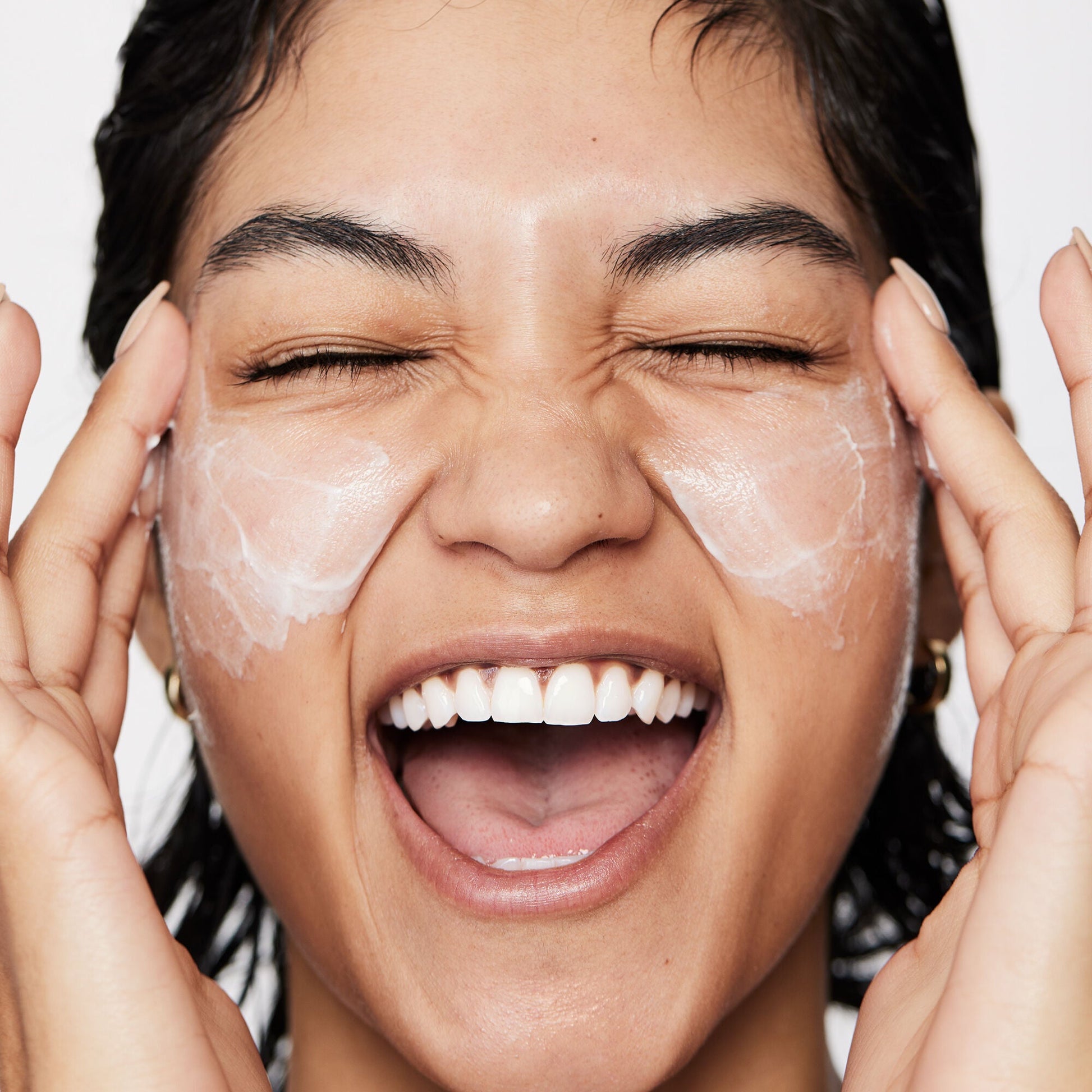 pure-skin-moisturizer-a7 040822_Model_Pure-Moisturizer_200_RT2-V1_RGB040822_Model_Pure-Moisturizer_200_RT2-V1_V1_IGF.jpg