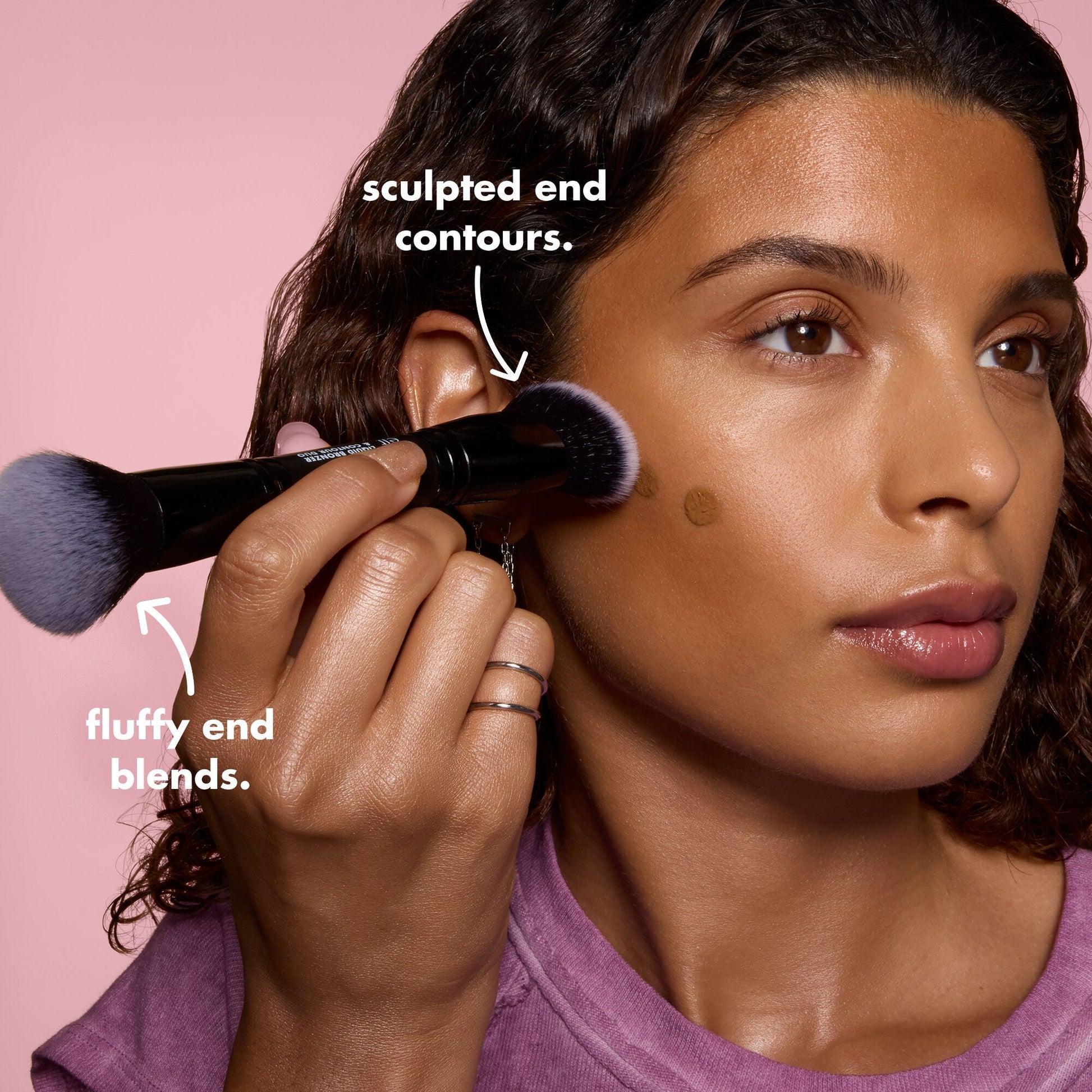 liquid-bronzer-and-contour-duo-brush-v8 0426_EDU_LiquidBronzer_ContourDuoBrush_BenefitModel.jpg