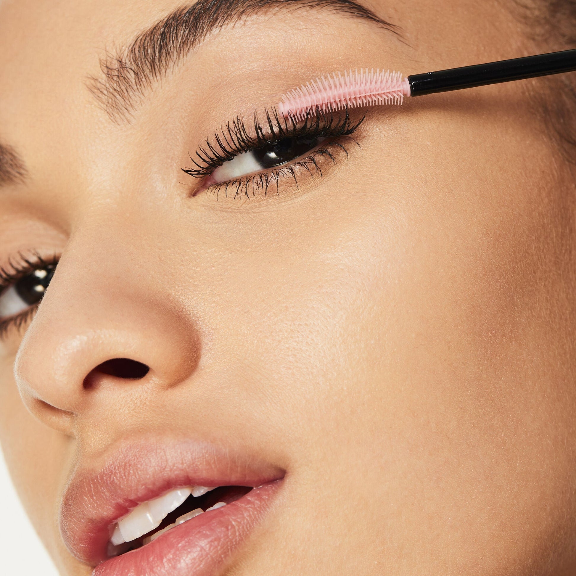 lash-n-roll-mascara-s1 052322_Adriana_LashRoll-After-Black_069_IGF_V2.jpg