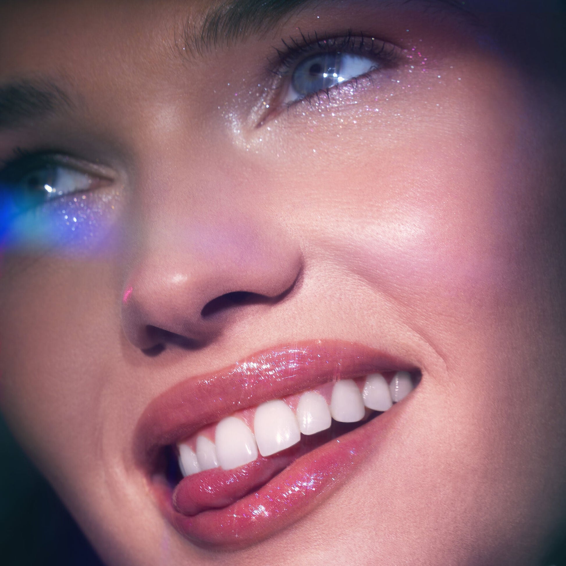 glow-reviver-lip-oil-glimmer-k3 053124_Lily_LipOil_OFace_FineAsFleck_0315_v4_RGB_IGF.jpg