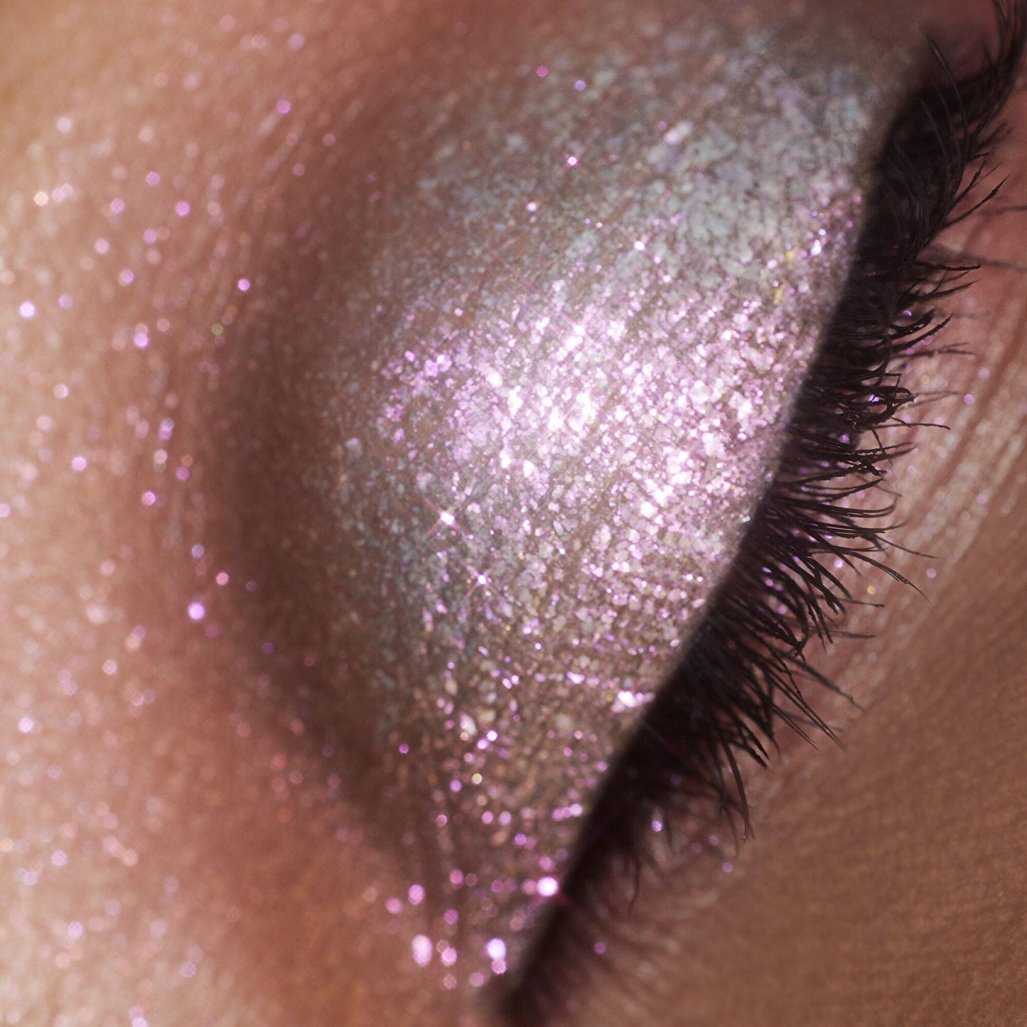 duochrome-liquid-eyeshadow-a8 061223_Chi_SparkPink_0022_FINAL_RGB_IGF.jpg