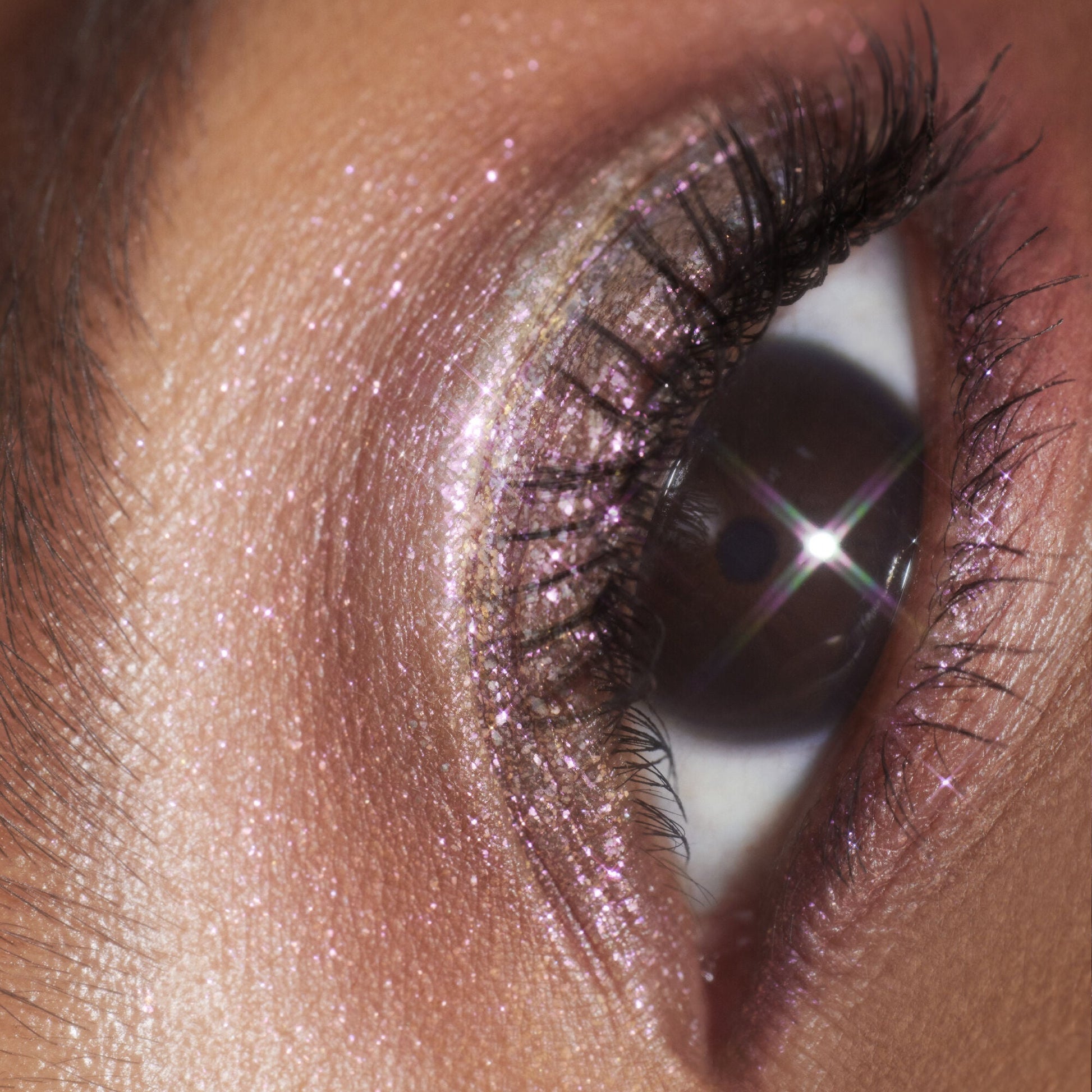 duochrome-liquid-eyeshadow-a8 061223_Chi_SparkPink_0023_FINAL_RGB_IGF.jpg