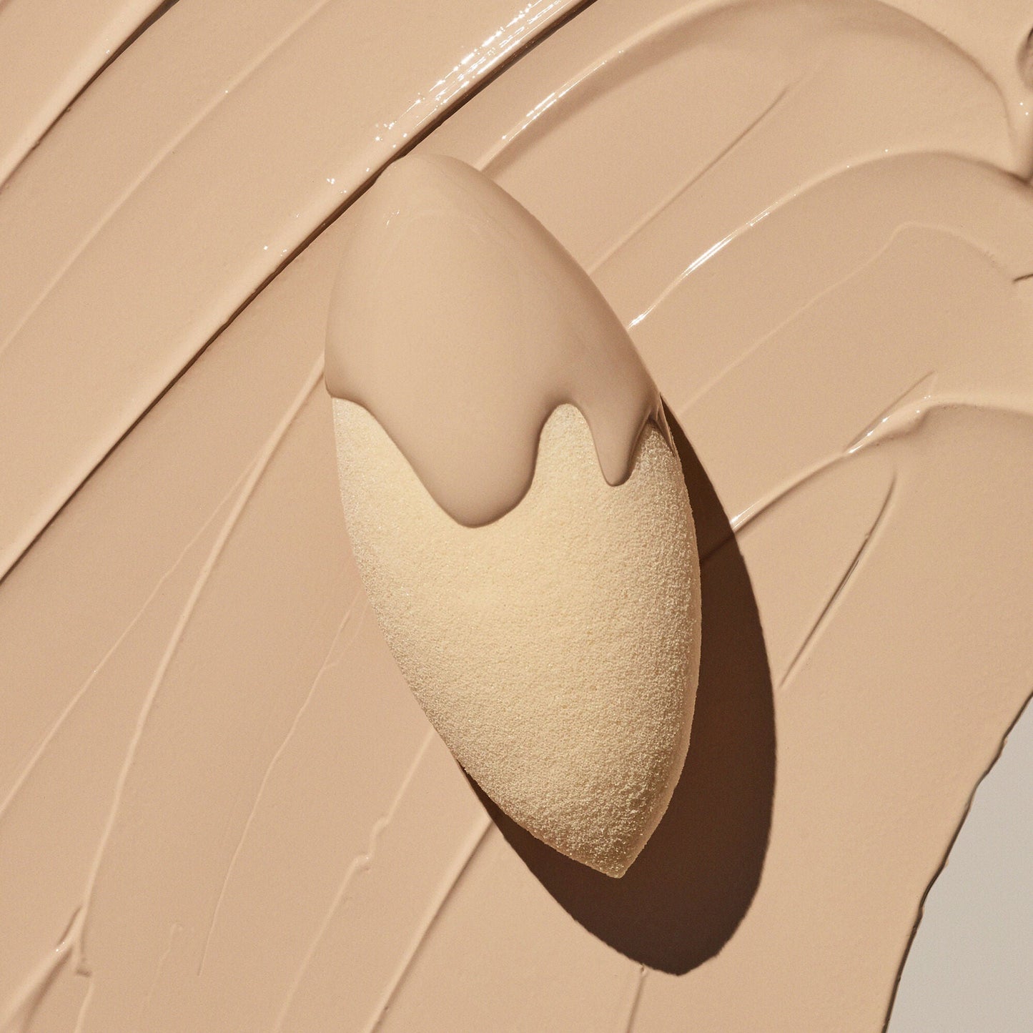 camo-concealer-sponge-g1 07312020_CamoSponge_009_IGF.jpg