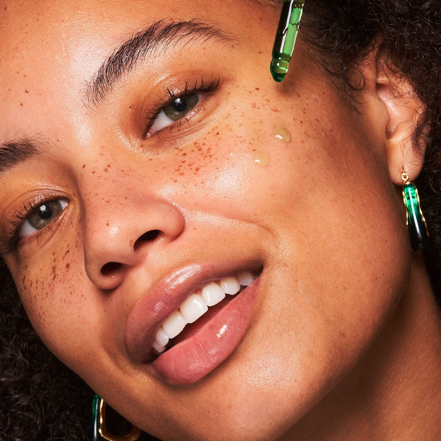 plz-clarify-facial-oil-d2 100924_SKIN_Drew_PlzC_App_005_v1_RGB_IGF.jpg