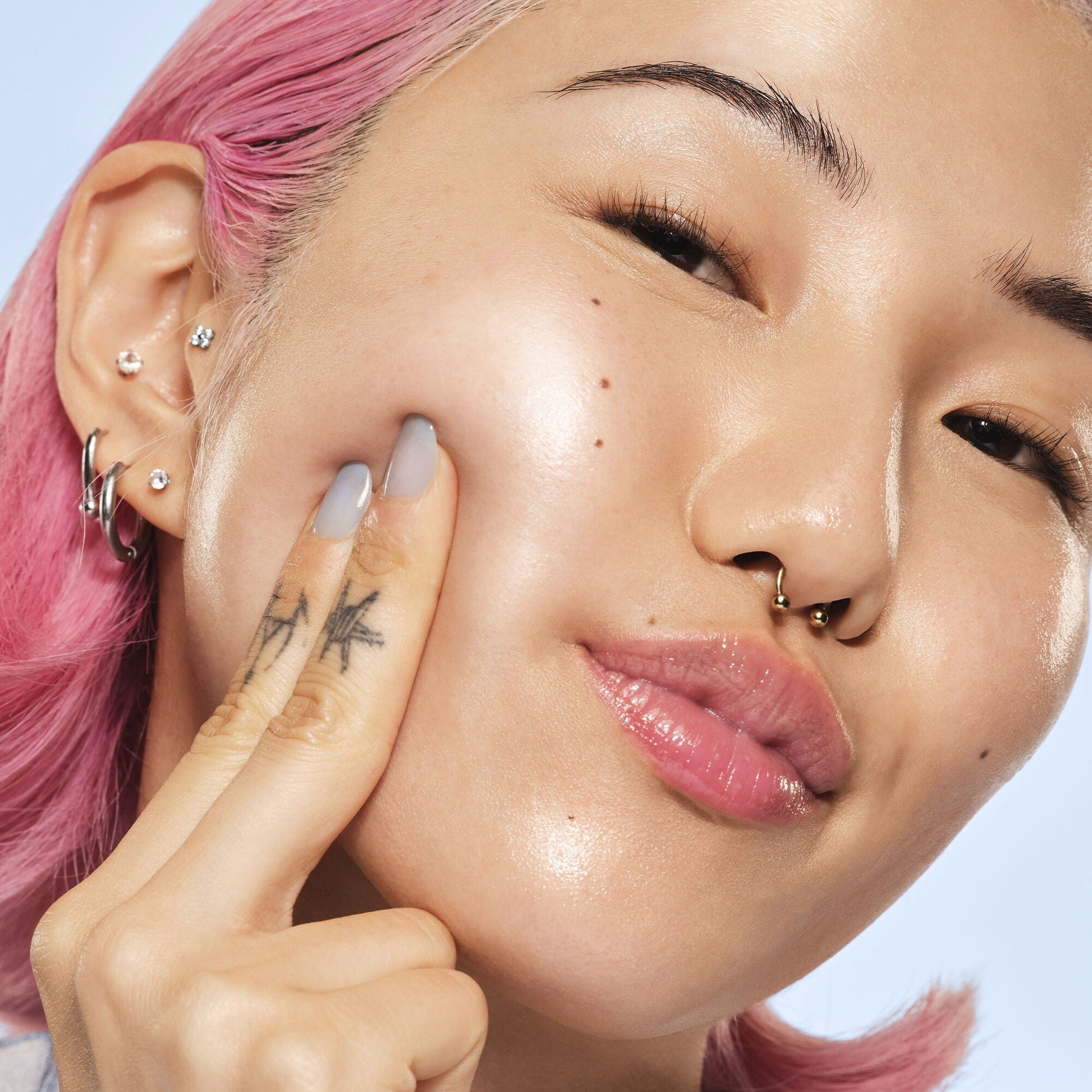 glass-slick-serum-stick-q9 102225_SKIN_Michelle_Editorial_015_w4QC_RGB_IGF_42f2efa3-c76d-440b-9883-58026346f35b.jpg