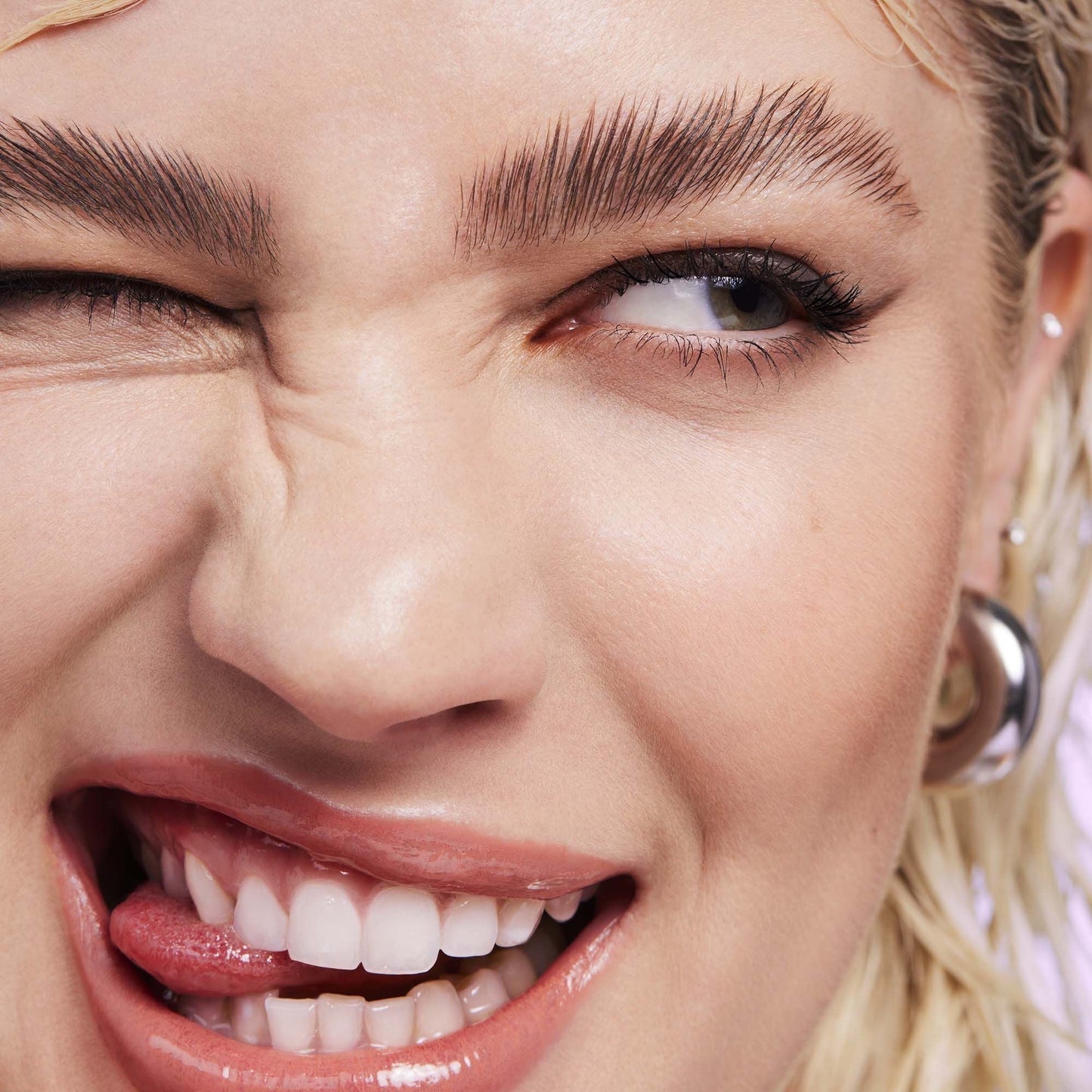 brow-laminating-gel-z1 110923_Genevieve_BrowGel_App-Vibe_6982_RGB_IGF.jpg