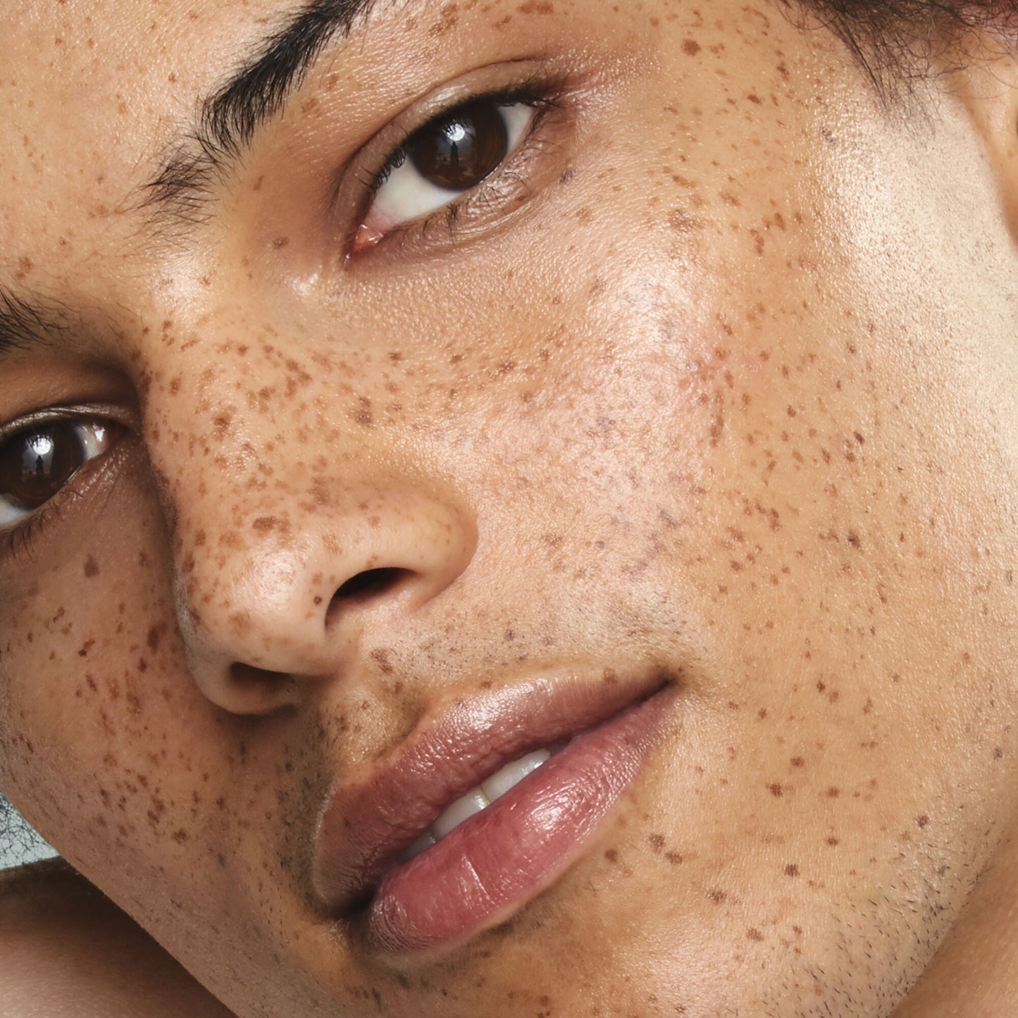 holy-hydration-face-cream-spf-30-q7 11112019_012021_Danny_HHydrationApp_044_IGF.jpg