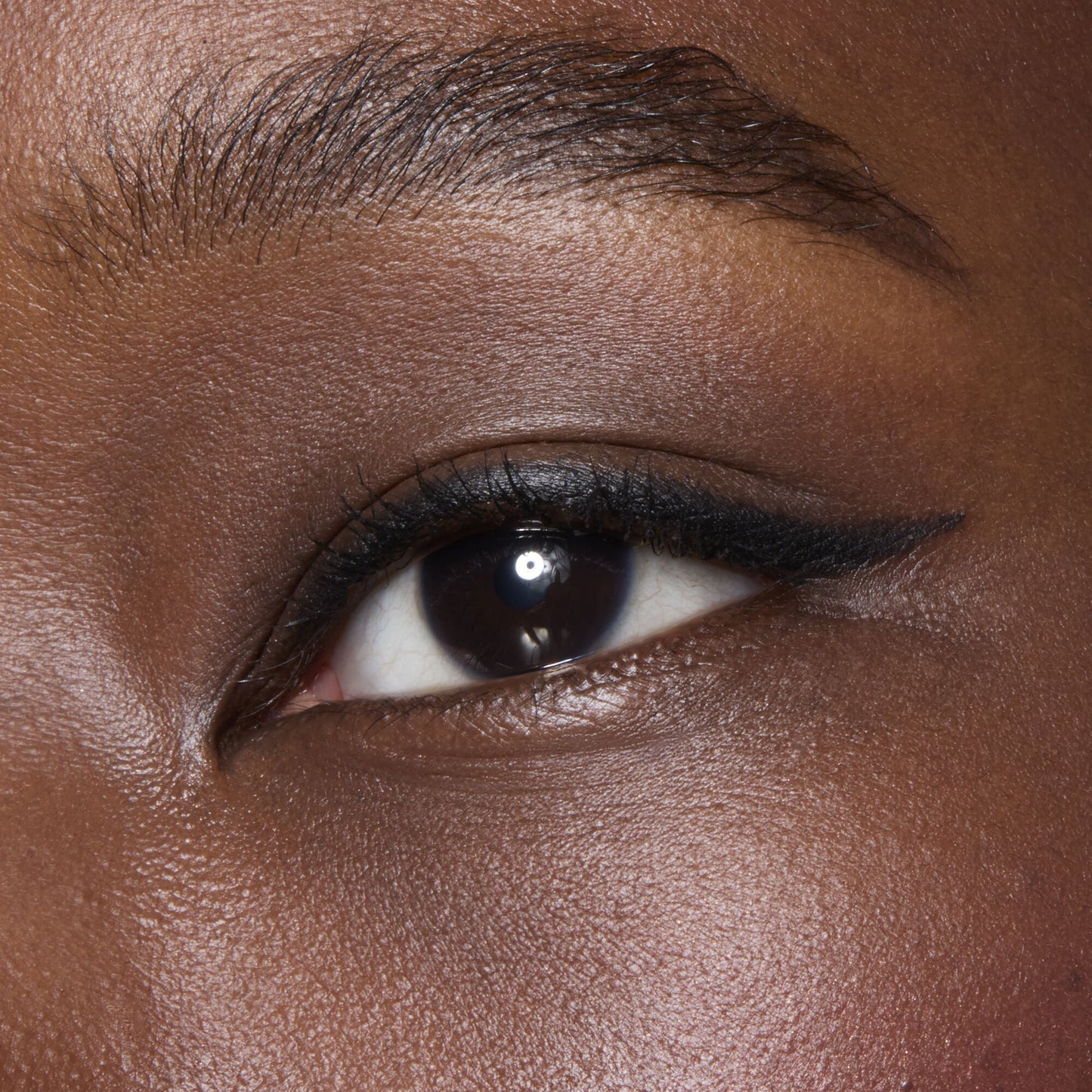 no-budge-retractable-eyeliner-s9 81330_NO_BUDGE_RETRACTABLE_EYELINER_BLACK_BILLIE_0062_V2.jpg