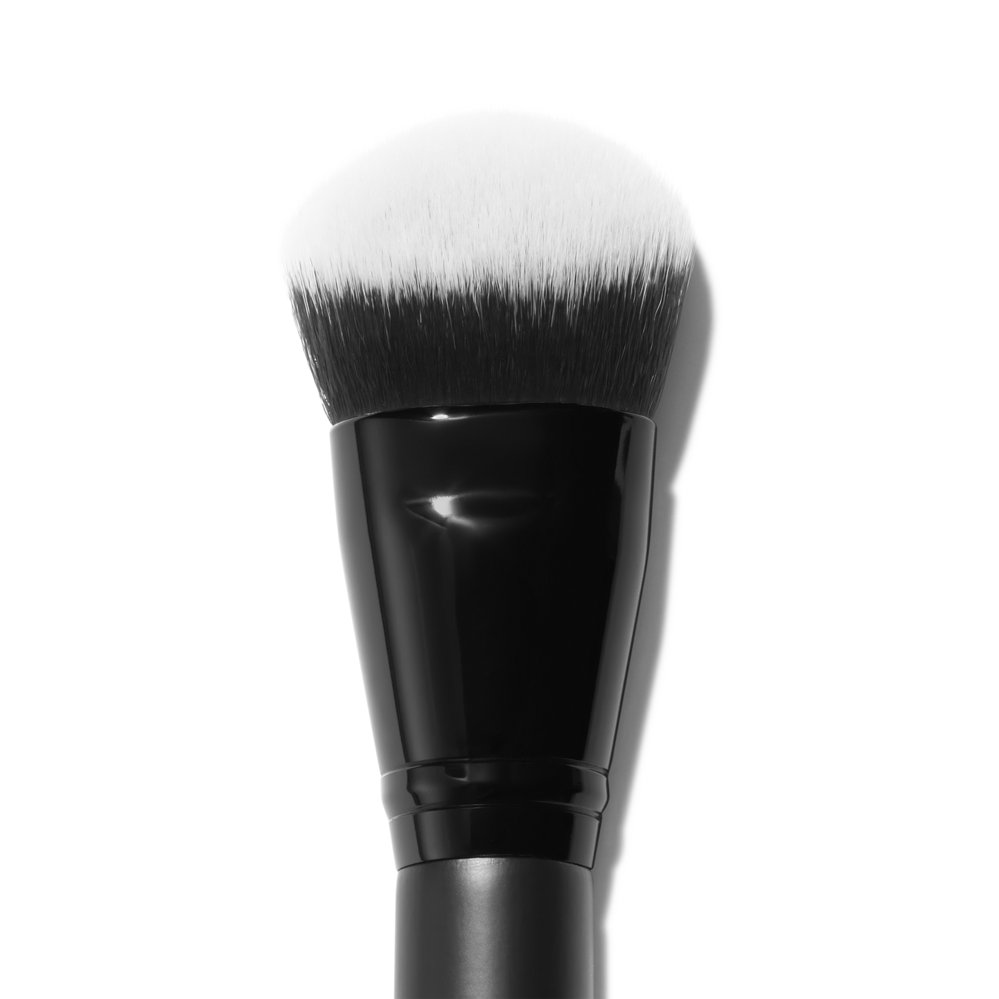 smooth-swipe-foundation-brush-k2 81456_Detail_R.png