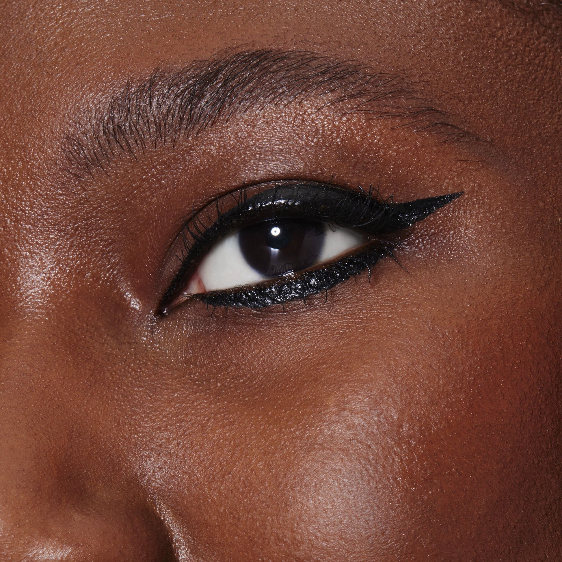 h2o-proof-inkwell-eyeliner-s7 82969_DJ_H20_PROOF_INKWELL_EYELINER_MACRO.jpg