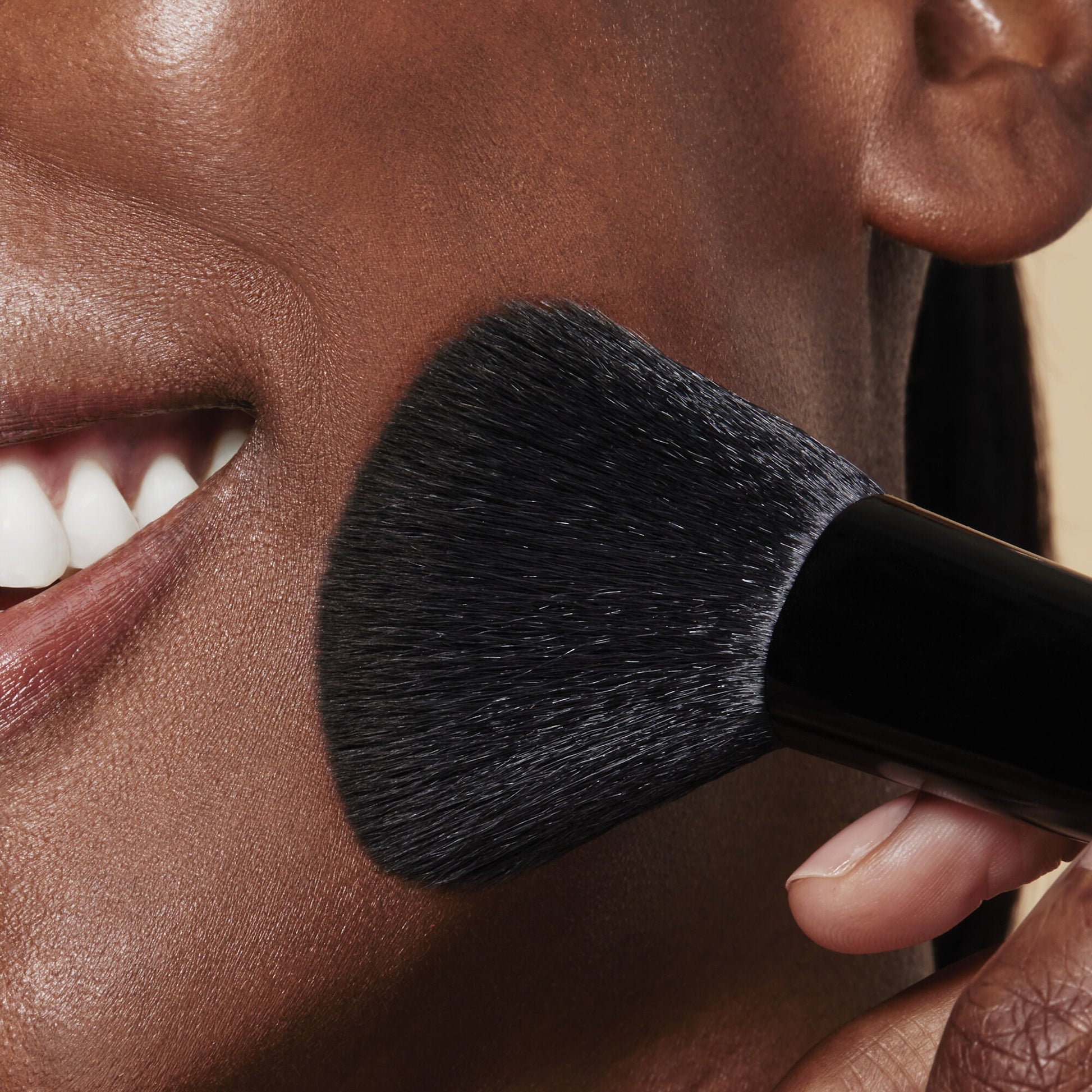 full-face-and-eye-makeup-brush-set-with-travel-case-f3 84674_FULL_FACE_EYE_BRUSH_SET_POWDER_BRUSH_DJ_0118.jpg