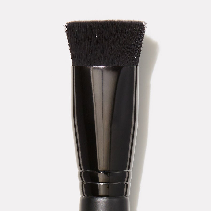 triangular-buffing-foundation-brush-m9 85106_b_TriangularBuffingFoundationBrushwebA.jpg