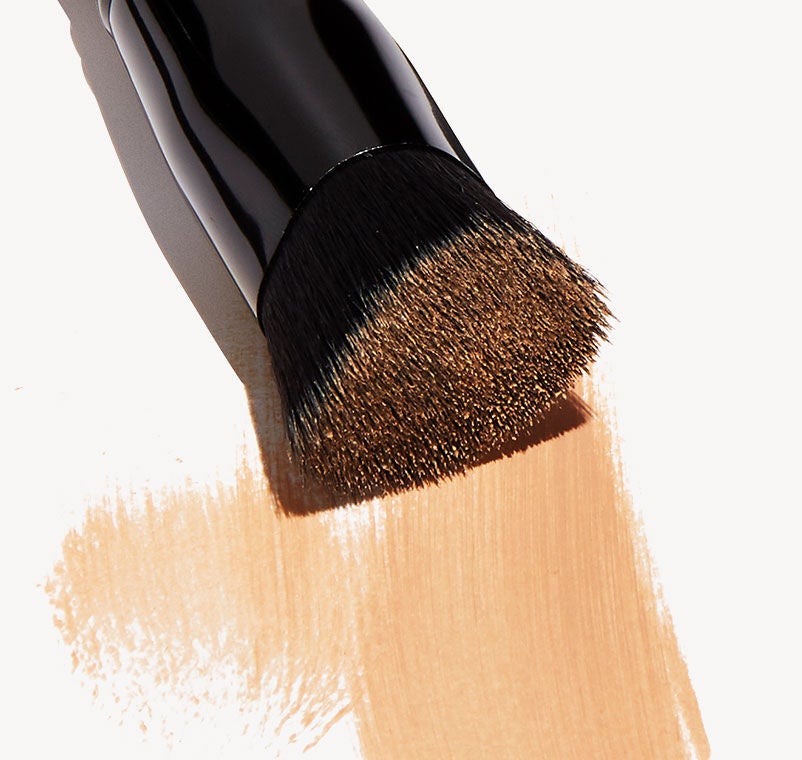 triangular-buffing-foundation-brush-m9 shot.jpg